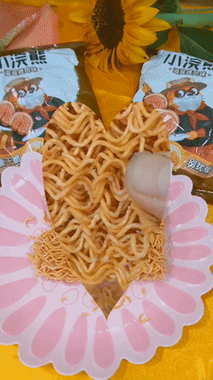 Xiao Huan Xiong (Little Raccoon) Crispy Noodles, Barbecue Flavor 35g