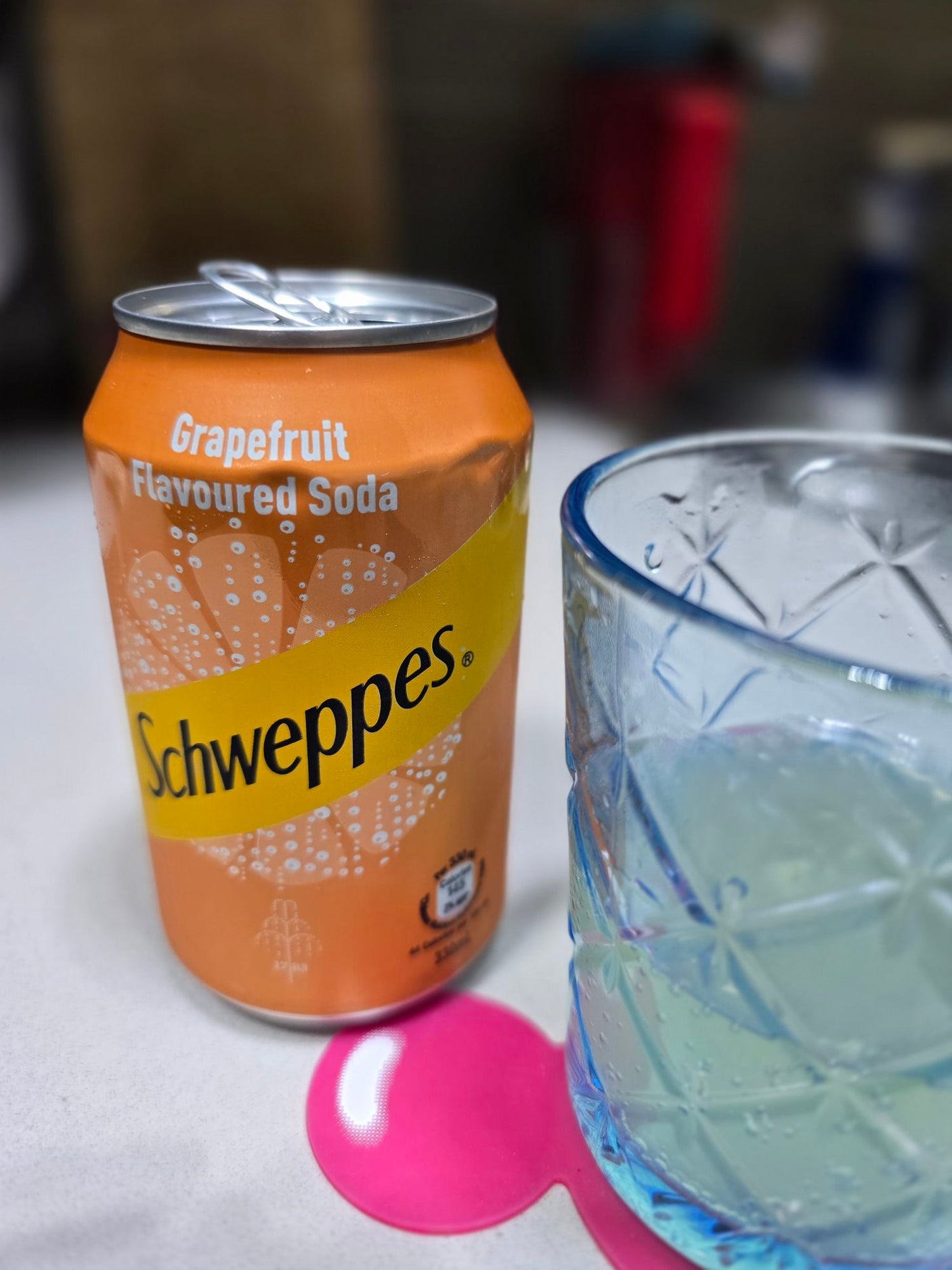 Schweppes Grapefruit Flavoured Soda Drink 330ml